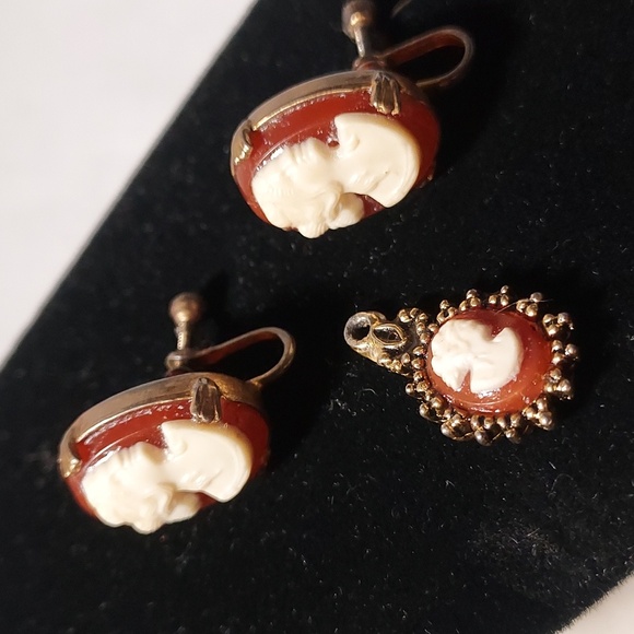 Vintage Carved Cameo Style Screw Back Earrings & Matching Pendant - Picture 1 of 14